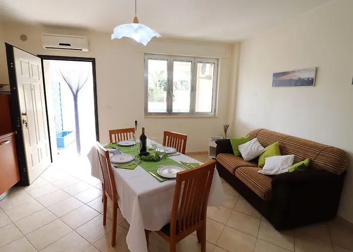 Casa & Center Ac, Wifi & 4 Sleeps アパート オートラント