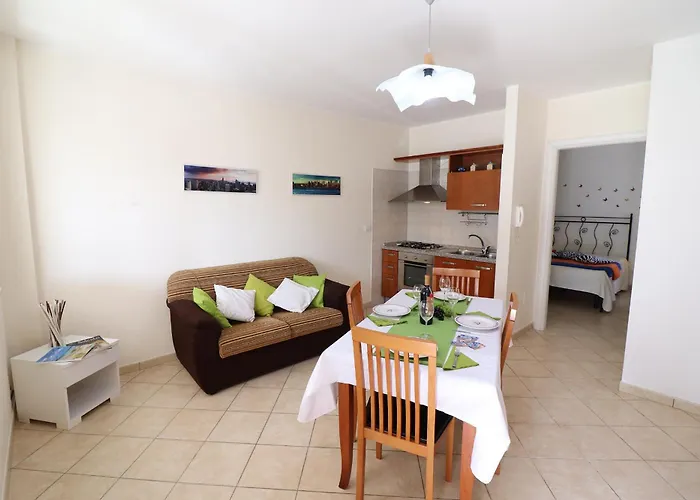 Casa & Center Ac, Wifi & 4 Sleeps